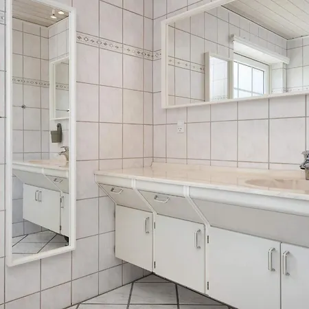 Holiday home Three-bedroom In Hemmet 68