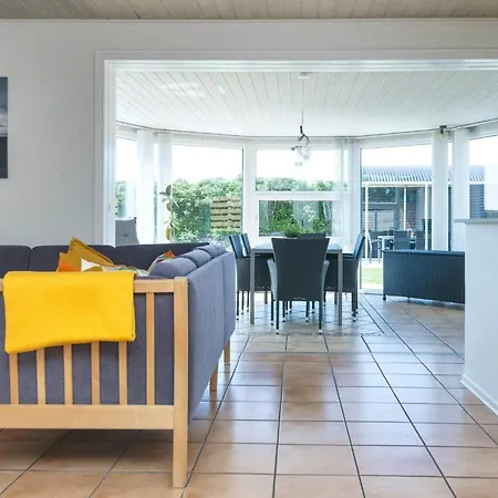 Three-bedroom In Hemmet 68