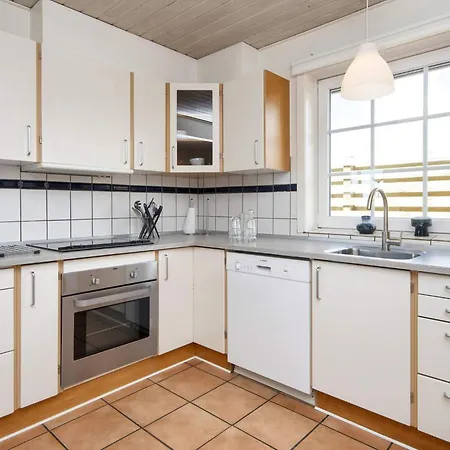 Three-bedroom In Hemmet 68 *