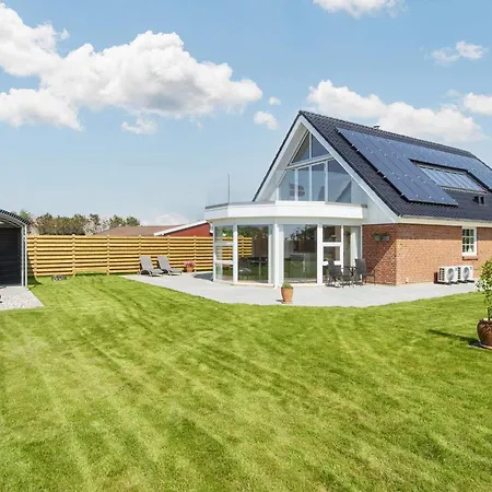 Three-bedroom In Hemmet 68 Falen