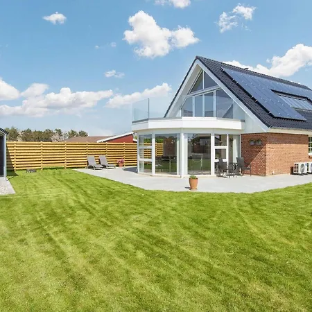 Holiday home Three-bedroom In Hemmet 68 *